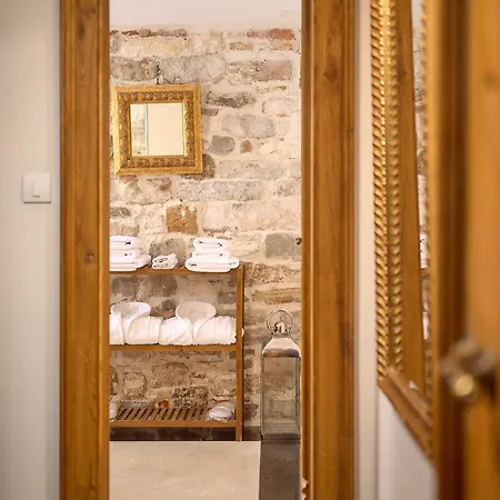Palazo Dei Conti In Centre Old Town מלון דירות 4*