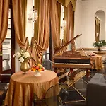 Aparthotel Palazo Dei Conti In Centre Old Town
