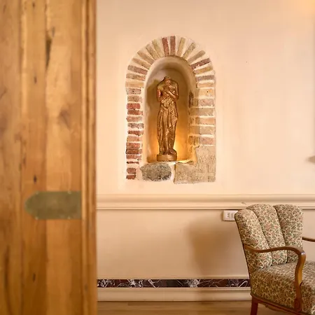 Appart hôtel Palazo Dei Conti In Centre Old Town 4*