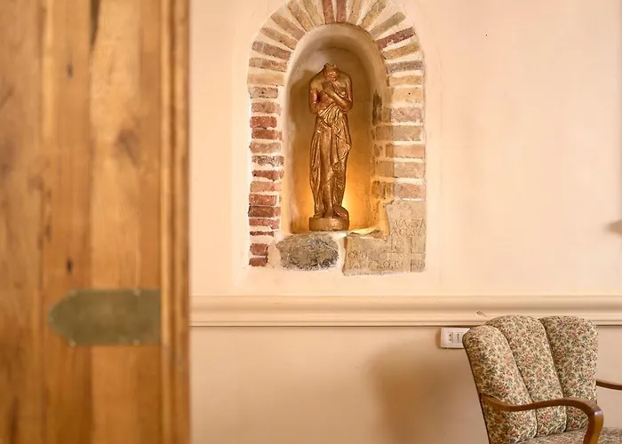 Ξενοδοχείο με διαμερίσματα Palazo Dei Conti In Centre Old Town 4*