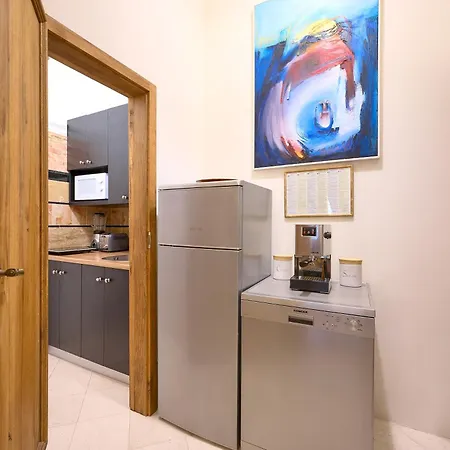 Aparthotel Palazo Dei Conti In Centre Old Town