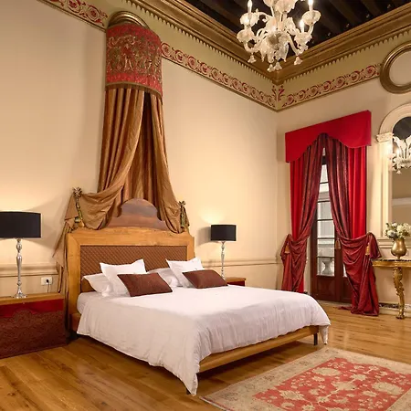 Palazo Dei Conti In Centre Old Town