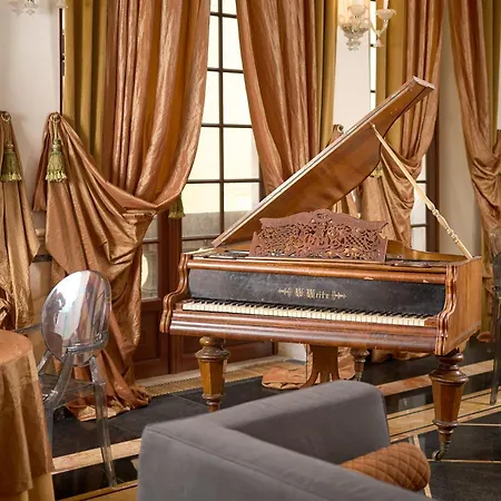 Palazo Dei Conti In Centre Old Town Aparthotel