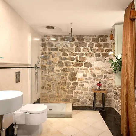 Palazo Dei Conti In Centre Old Town Aparthotel