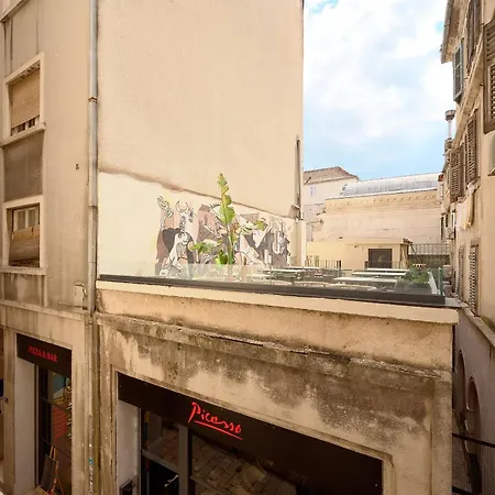 Aparthotel Palazo Dei Conti In Centre Old Town 4*