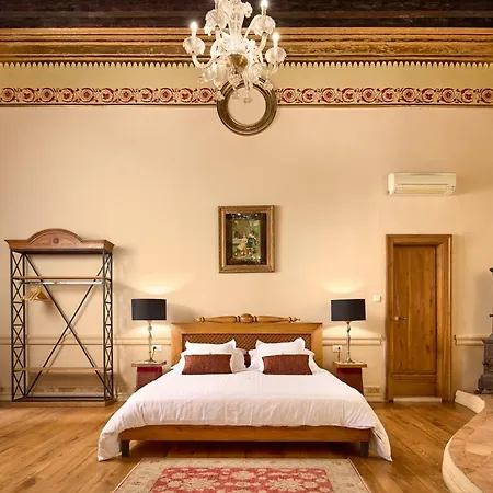 Palazo Dei Conti In Centre Old Town