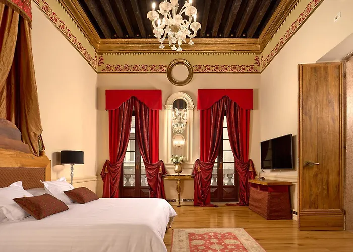Aparthotel Palazo Dei Conti In Centre Old Town 4*