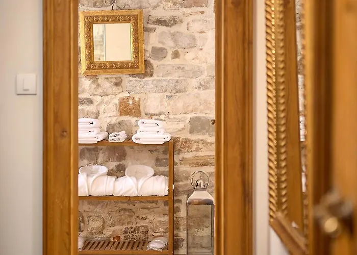 Palazo Dei Conti In Centre Old Town Aparthotel 4*