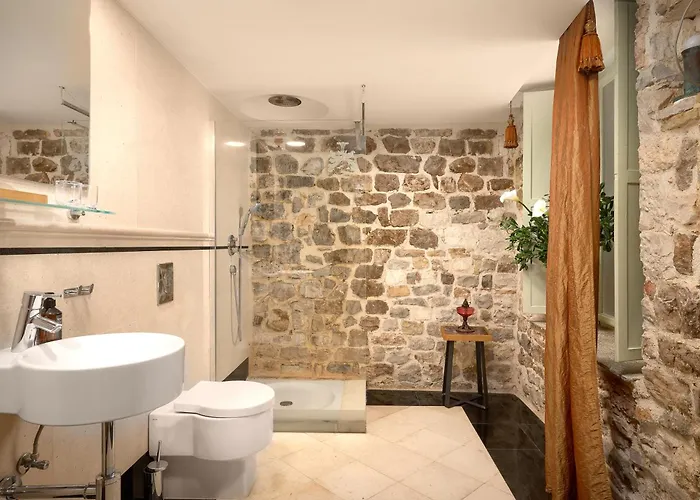Palazo Dei Conti In Centre Old Town Aparthotel