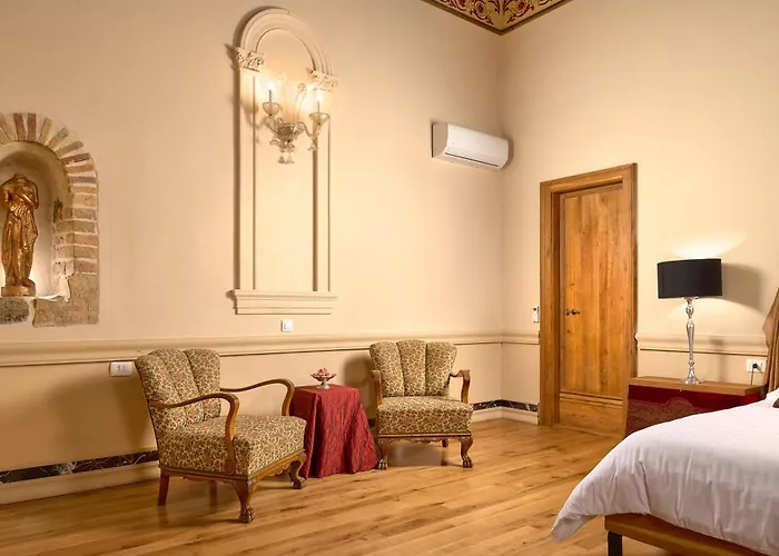 Aparthotel Palazo Dei Conti In Centre Old Town 4*